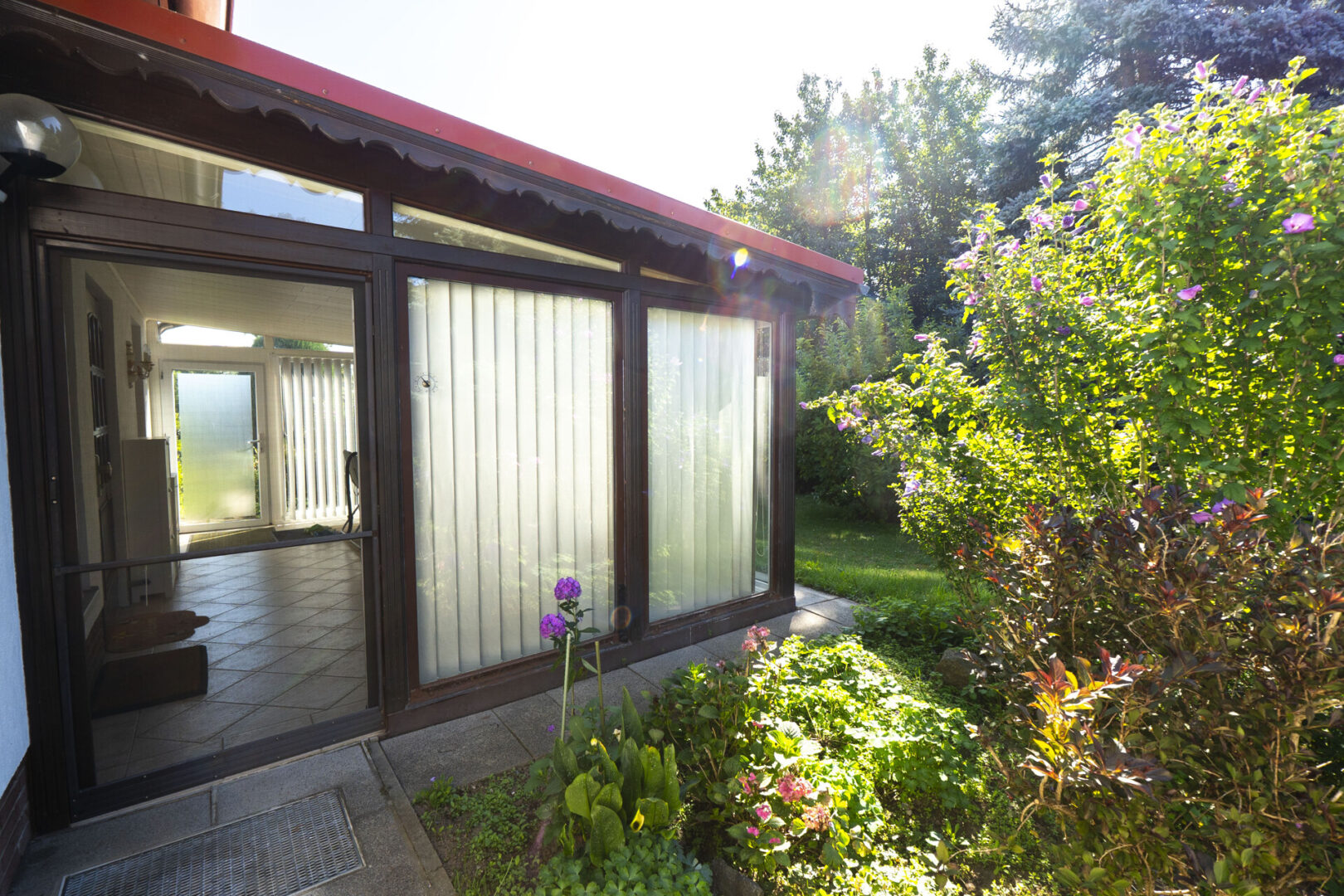 Zugang Wintergarten und Eingang