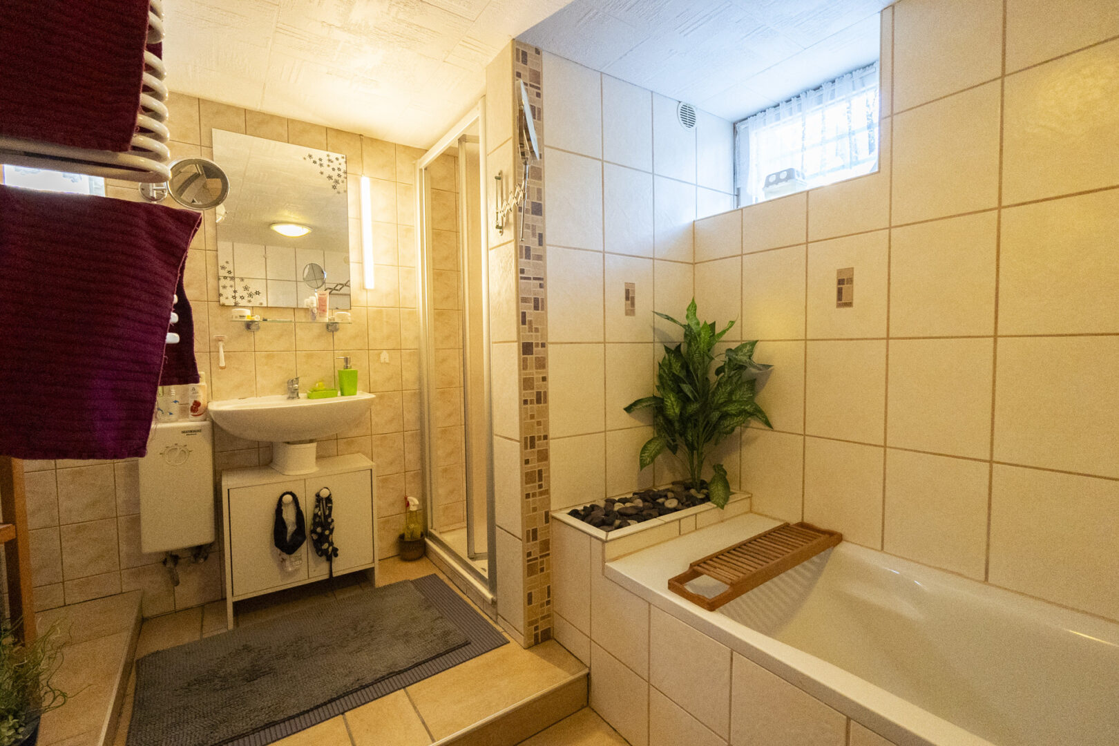Badezimmer Keller mit Wanne