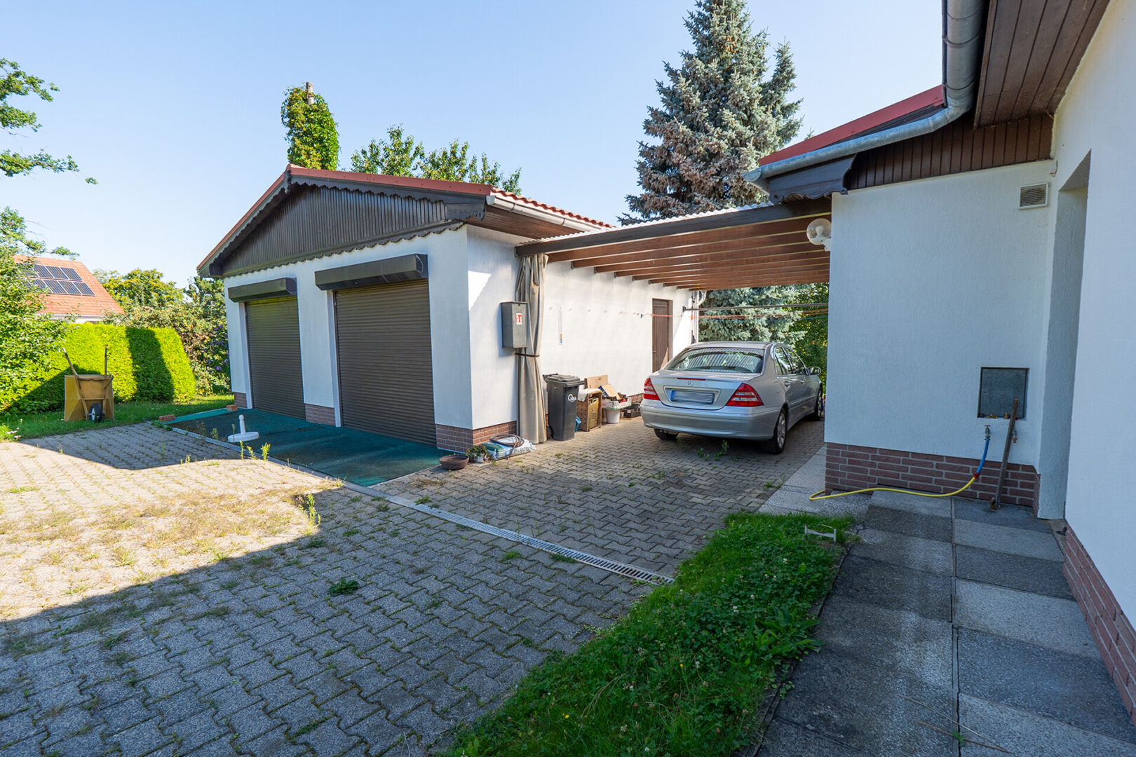 Garage mit Carport