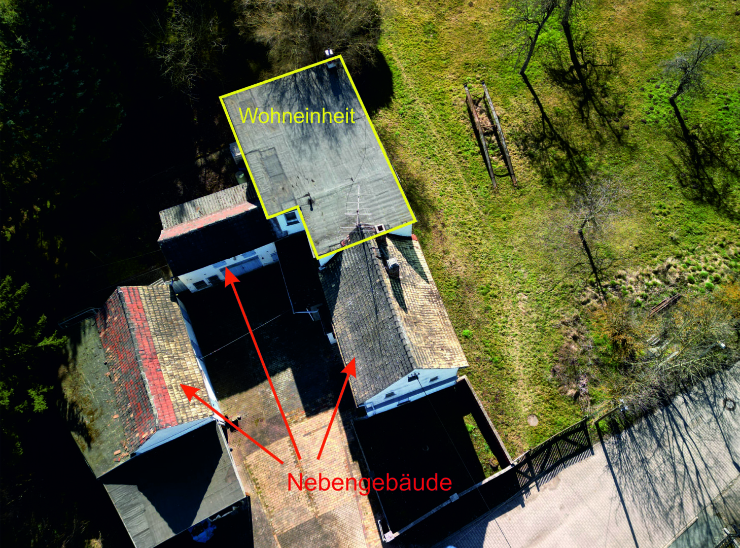 Lage Haupthaus _ Nebengebaude Luftbild