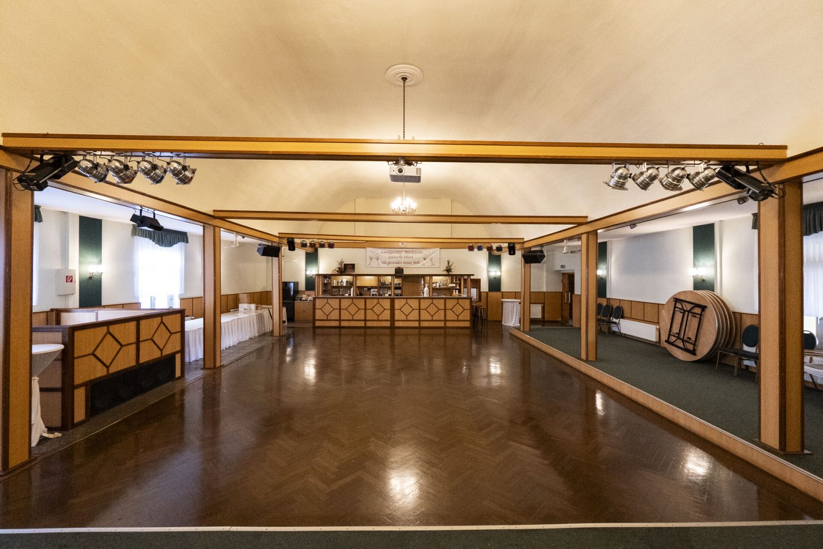eventsaal mit Tresenbereich