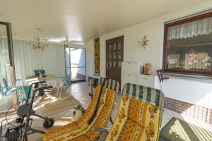 Wintergarten mit Haupteingang