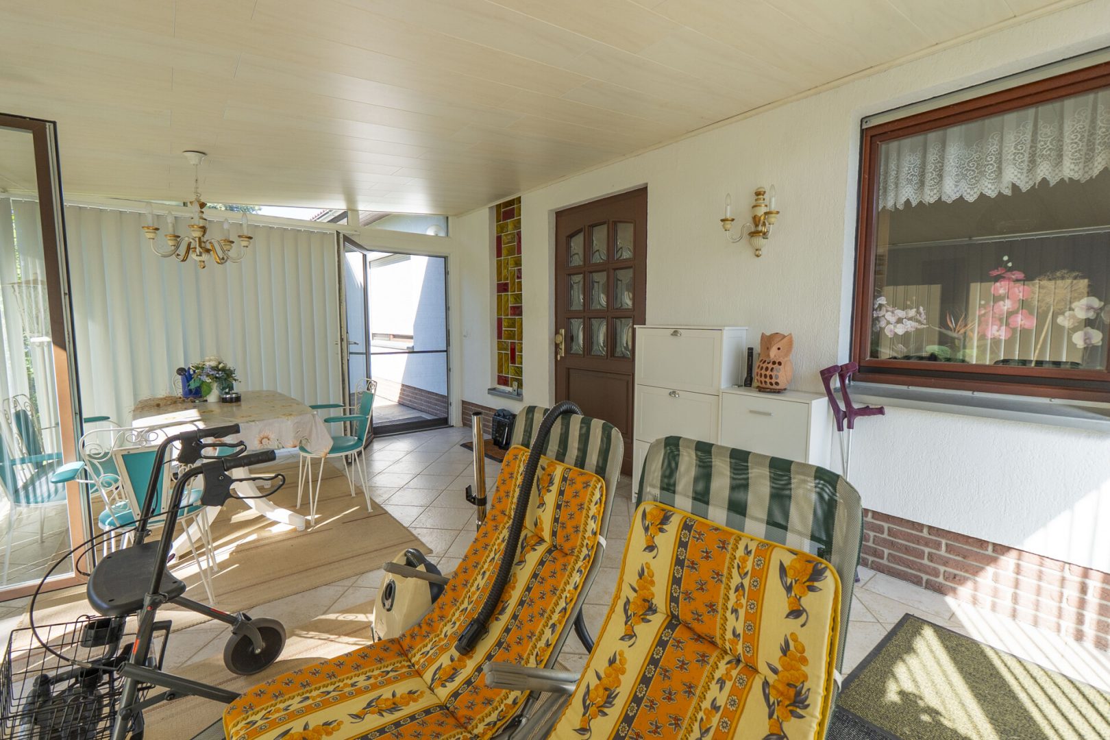 Wintergarten mit Haupteingang