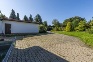 Garagenblick zur Einfahrt