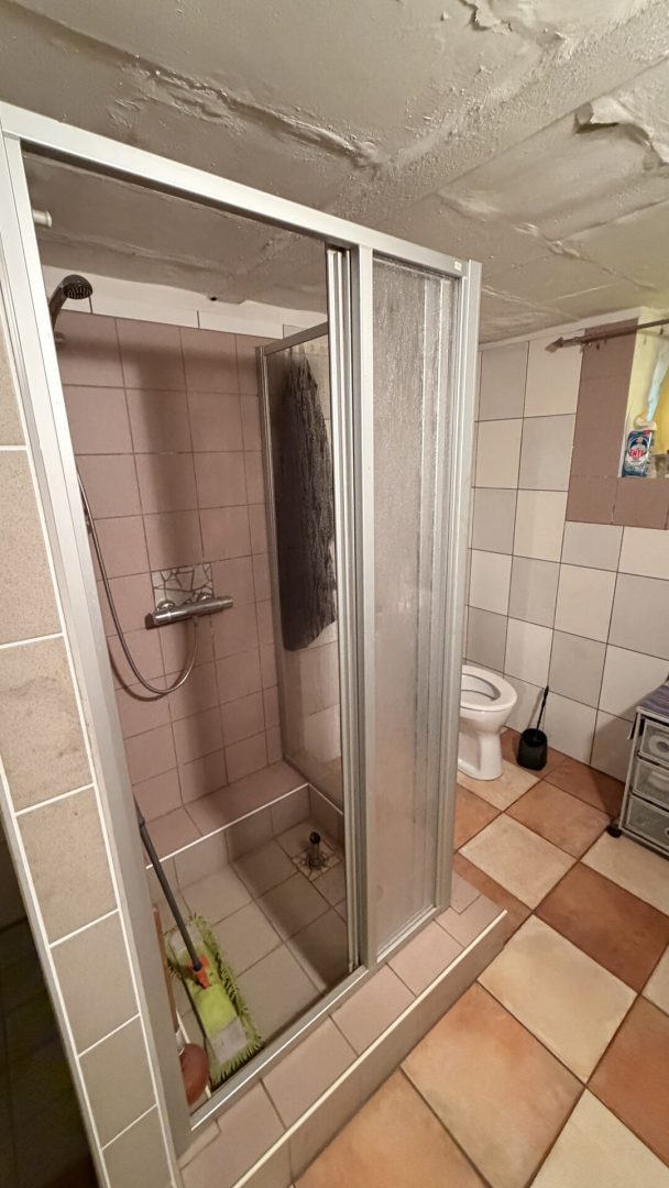 Dusche im Keller