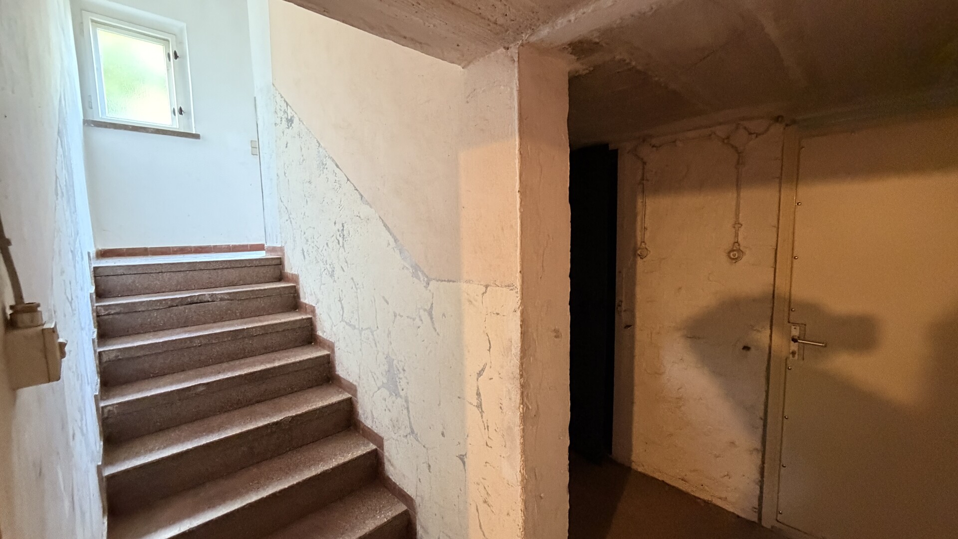 Treppenhaus aus Keller